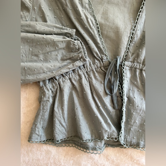 Front tie long sleeve top - Picture 2 of 3